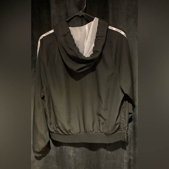 holister wind breaker - Picture 2 of 2